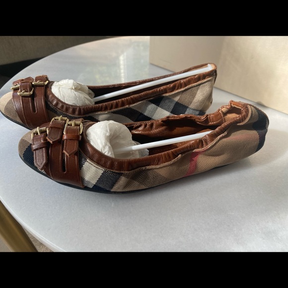 Burberry ballet flats in brand new like condition 7.5 7 - Picture 5 of 12
